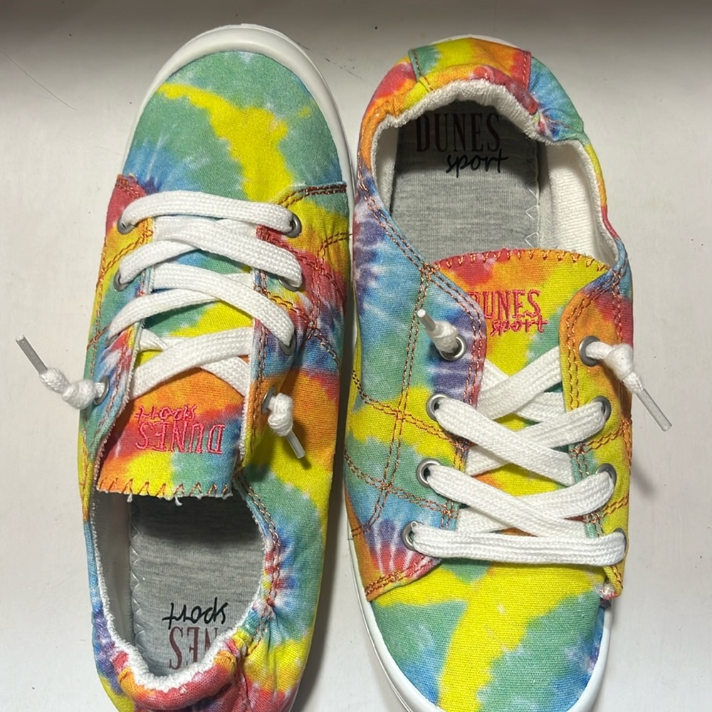 Reesa 8.5 Dunes sport tie dye sneakers extremely comfortable never worn.